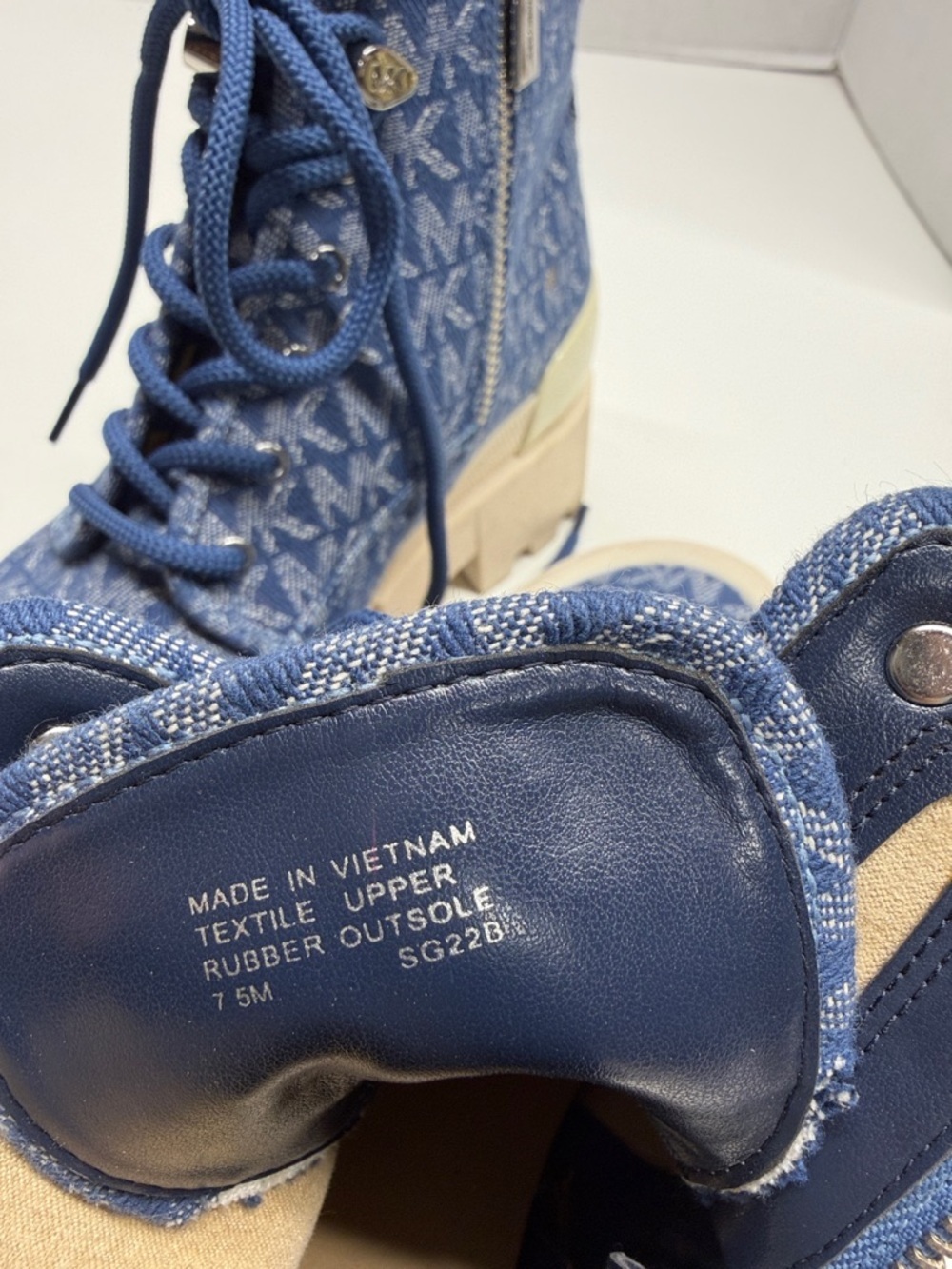 Micheal Kors Payton Combat Boots Lace Up Ankle Booties Shoes Denim Blue Size 7.5 - Picture 6 of 7